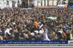 بالفيديو .. أحياء باب الواد تغص بآلاف المشييعين لجنازة الراحل عمر الزاهي